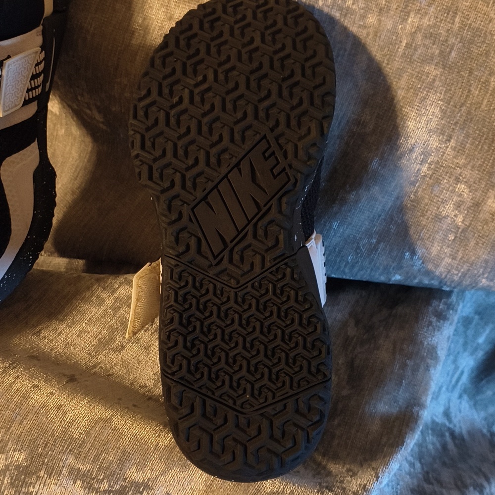Black And White Best Gym Shoes You'll See Tonight NIKE METCON - Picture 5 of 8